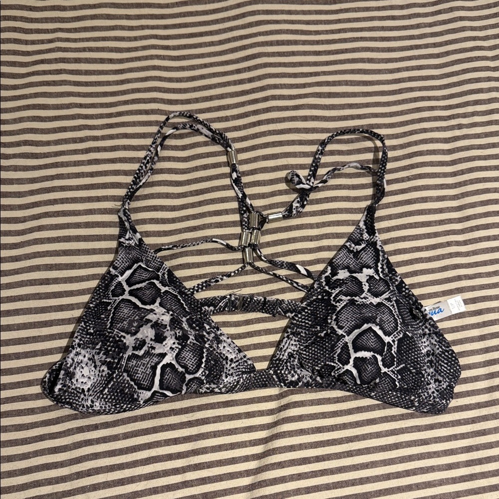 La Vie En Rose Black and White Bikini Top